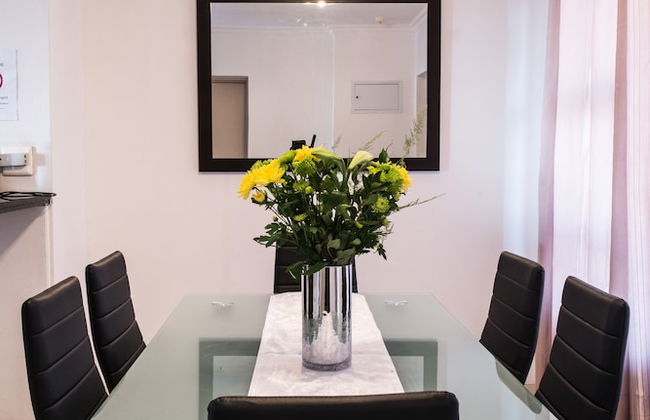 Prestige Apartment Sandton at Westpoint - Photo 15