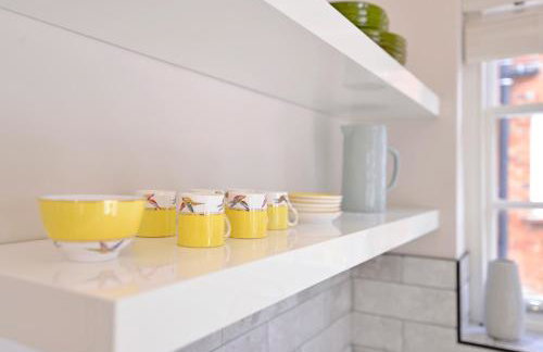 1 bedroom flat in centre of Odiham- free parking - Photo 4