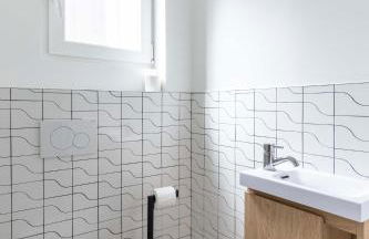 New- 8 pers devant le parc de la villette - Foto 14