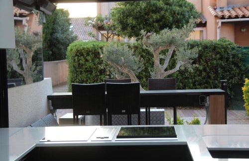 Rez de jardin OU ascenseur 4 ieme PISCINE -WIFI-Dans le Village naturiste holidaysochic - Photo 43