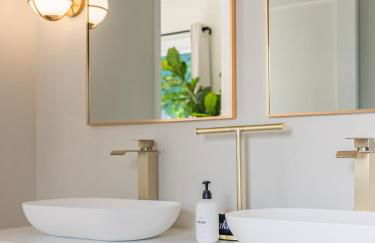 @ Marbella Lane - Vibrant & Chic Designer Home - Photo 26