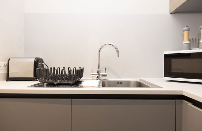 JOIVY Iconic Cockburn Street 4 Bedroom Apartment: Heart of Old Town - Foto 75