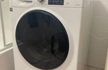 Stilvolles Apartment mit Balkon, Küche & Parkplatz - Waldstetten Zentrum - Foto 24