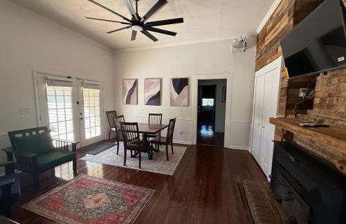 Charming 2-Bedroom 1 Bath Near Everything - Foto 32