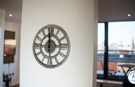 Penthouse - Amazing City Skyline Views - Balcony - FREE extra 2 hours - FREE Parking - Utilita Arena - Bullring Shopping - New St Station- Super King Size Bed - Foto 73