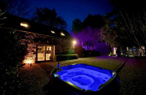 Sunridge Fishing Lodge with Hot Tub & Giant Cinema - Foto 1