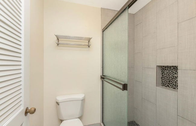 Beautifully Upgraded, Full Kitchen, Comfy King Bed, Ac 1 Bedroom Condo by RedAwning - Foto 18