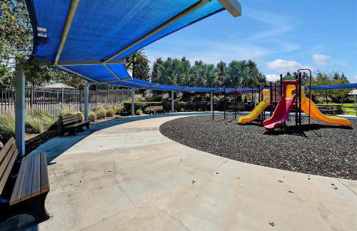 Cozy 3 Bedroom Townhouse Near Disney w/ Patio - Foto 13