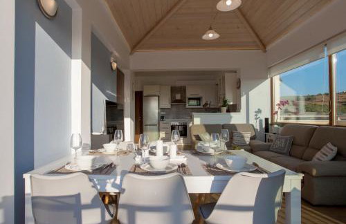 Family seaside Kladissos Villa with private heated pool! - Photo 23