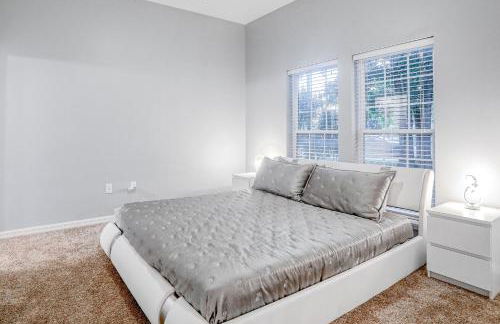 Updated, dog-friendly gem w/fenced yard, foosball & pool tables, WiFi, fireplace - Foto 15