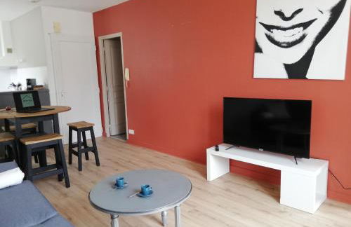 Gîte Terracotta de Segré ? cuisine ? chambre (lit queen size) ? salon - Photo 7