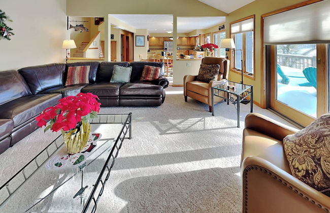 Lured by the Lake - Foto 2