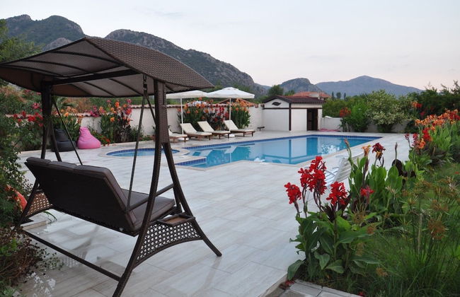 Beautiful 4-bed Villa Private Pools - Photo 18