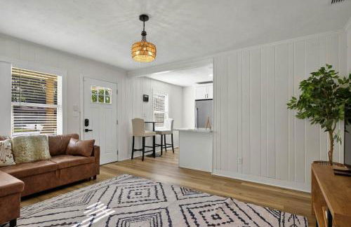 It's A Vibe- less than 10mins Capital,Hospitals,FAMU,&FSU - Foto 28