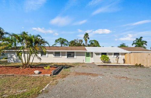 Pet-Friendly Home Near the Beach - Foto 13