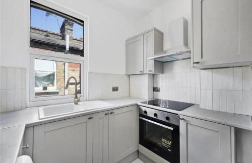 Newly refurbished 2 br apartment with a beautiful garden - Foto 31