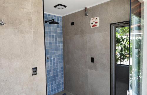 Apto com ar-cond e piscina a 100m mar praia da Enseada - Foto 63