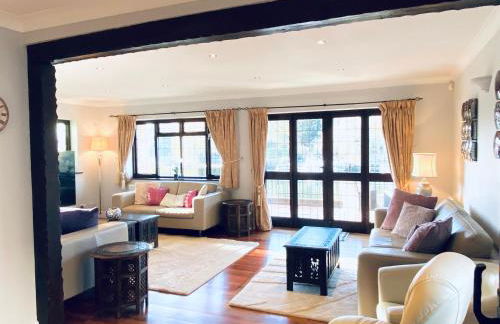 Riverside 4 Bedroom House Wraysbury Staines - Foto 5