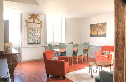 Villaret - Très spacieux en Coeur de Ville - 2ème étage - Photo 2