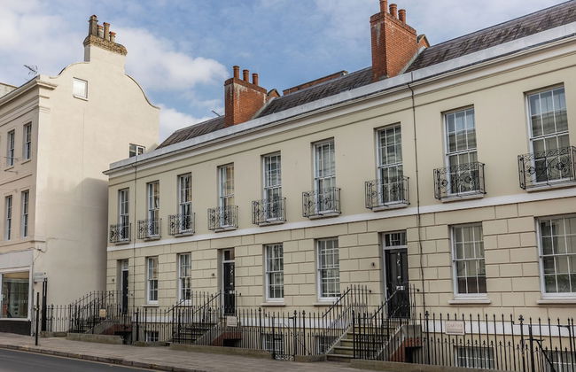 Stunning 2 Bed in Centre of Cheltenham - Photo 41