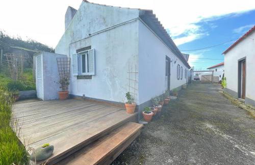 House In The Valley - Photo 9