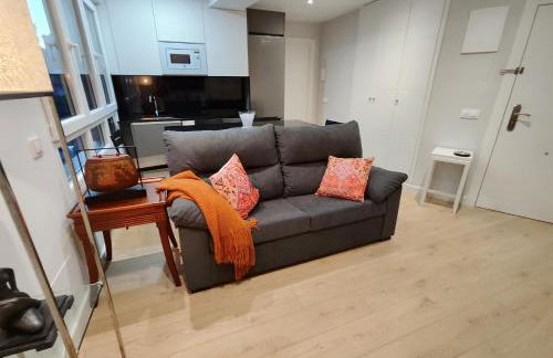 Moderno, luminoso y exterior en calle peatonal - Foto 11