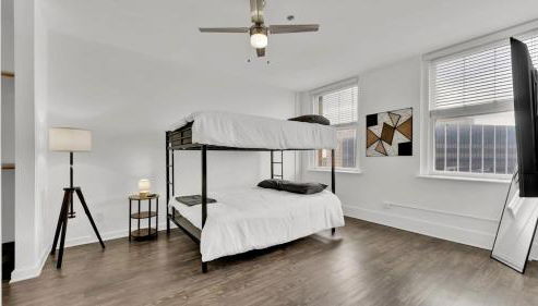 HEB703 Modern & Chic 2 Bedroom Condo Downtown Fort Worth, Free Parking, Walk to Convention Center - Foto 2