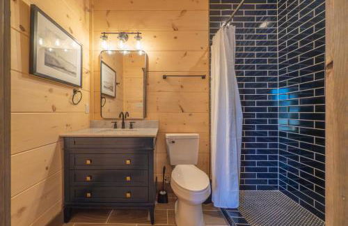 Luxury 12-Bedroom Cabin with Indoor Pool, Hot tub & Movie Theater, Sleeps 36 - Foto 37