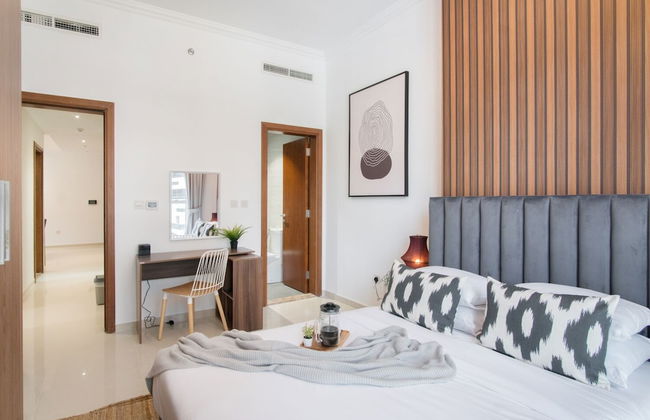 Luxe Apartments near Dubai Mall, Burj Khalifa - Pool, Gym, & Parking by Sojo Stay - Photo 12