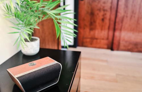 Haven at Cedar Haus Luxury 1BR Escape w Hot Tub EV Charger Gourmet Kitchen Fully Fenced Yard Dogs OK - Foto 31