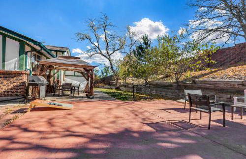 6BD Near DT - BBQ Grill, Games & Football Fun - Photo 5