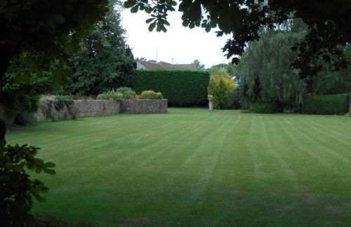 Charney Manor - Photo 20