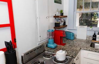 Bright and Sunny Springfield Carriage House - Photo 10