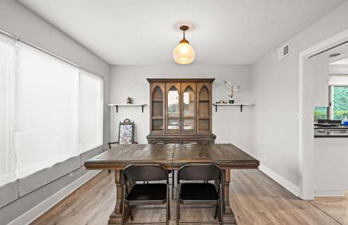 Serene Hilltop Oasis Above the City w Private Pool - Foto 16