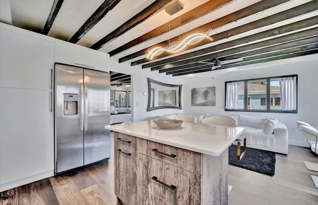 The Aura a Luxury Waterview Condo Heated Pool - Foto 12