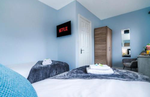 Progressive House 5 Bedrooms Inc Study with Sofabed, Garden, Smart TV in Every Bedroom FREE Parking - Foto 31