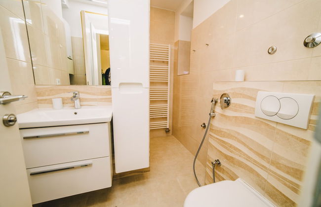 Modern Apartment Near Cathedral -best Location - Photo 6