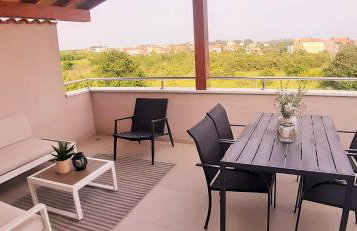 Valdebek Apartments with pool - Photo 29