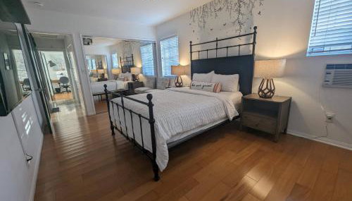 Stylish 4 Bedroom Home Near Venice Beach with Backyard BBQ - Photo 5