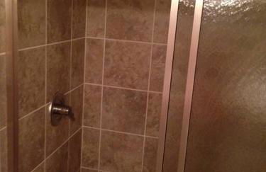 Lakefront view 5 bedroom home with basement - Foto 29