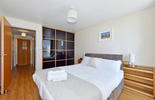 The Vizion serviced apartments from Pincott Properties - free parking, private balcony, and WiFi - Photo 49