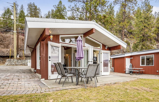 Beautiful Cozy Cabin on Lake Okanagan - Photo 10