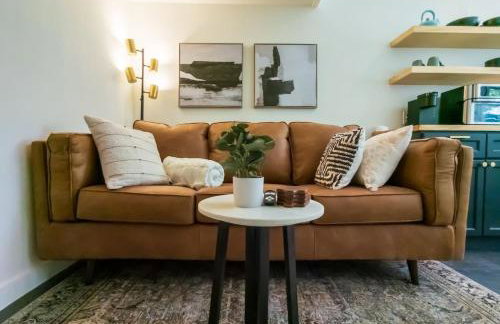 Moody and Bright - Peaceful St less than 5 min to the Action - Foto 3