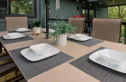 Lakefront Retreat with Views and Decks and Fire Pit - Foto 34