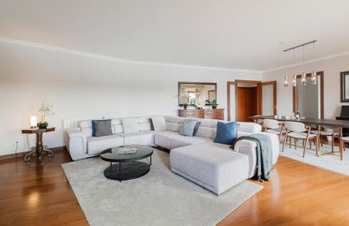 Elegant Riverfront Flat | Pool & Sports by Host Wise - Foto 23