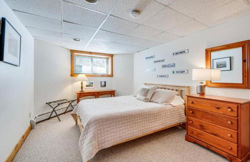 Ski-In Resort Family Condo with Deck at Jay Peak! - Foto 24