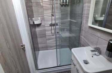 SAV 5 bedroom Executive detached house in Leiceste - Photo 33