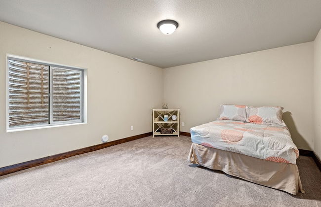 Larkspur Hills 5 BR Villa with Hot Tub - Photo 4