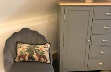 Listed One bedroom thatched cottage with garden - Photo 18