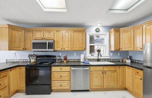 Mins To Dwntwn & Arena Backyard BBQ King Bed - Foto 16